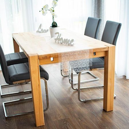 Ferienwohnung Am Schlosspark Ebersdorf  ภายนอก รูปภาพ