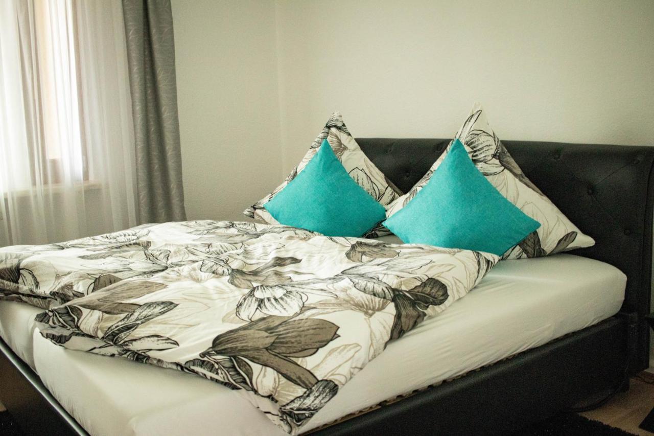 Ferienwohnung Am Schlosspark Ebersdorf  ภายนอก รูปภาพ