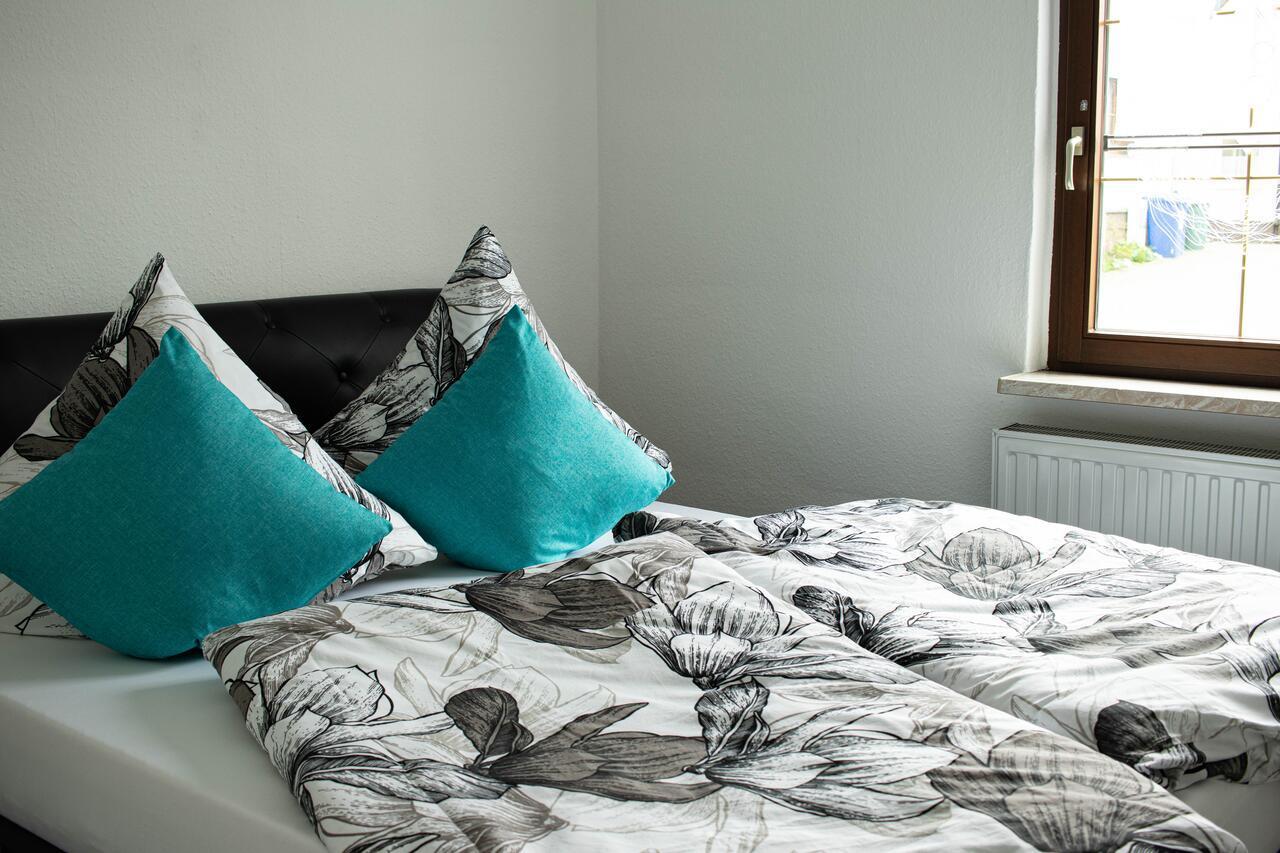 Ferienwohnung Am Schlosspark Ebersdorf  ภายนอก รูปภาพ